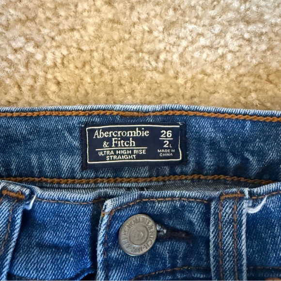 Abercrombie & Fitch Ultra High Rise Straight Jean - size 2 Long - Picture 5 of 8